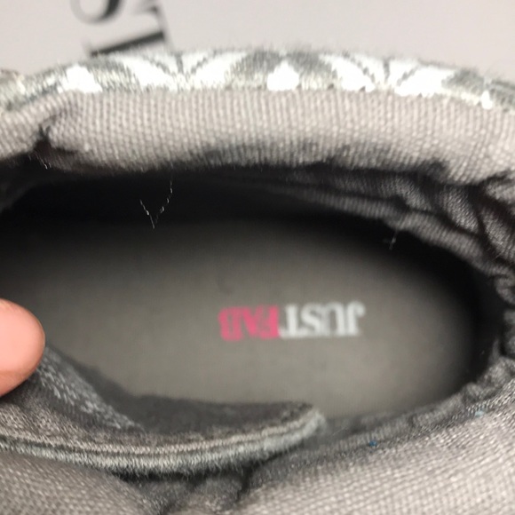 These are cute heeled boots - Picture 4 of 5